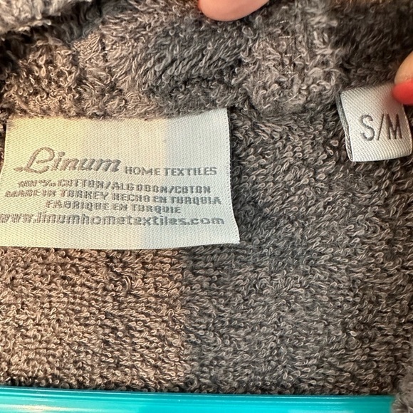 Linum Home Textiles Gray Bathrobe W/Detached Gray Sash Men’s Size Medium. - Picture 6 of 6